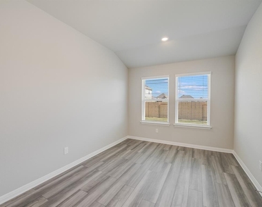 112 Capella Way - Photo Thumbnail 4