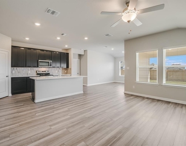 112 Capella Way - Photo Thumbnail 8