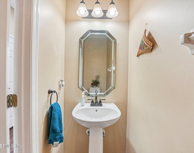 1629 Sandy Springs Drive - Photo Thumbnail 32