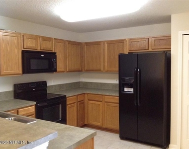 6860 Skaff Avenue - Photo Thumbnail 6