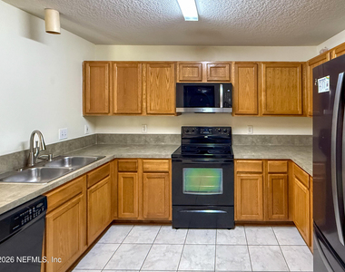 6860 Skaff Avenue - Photo Thumbnail 7