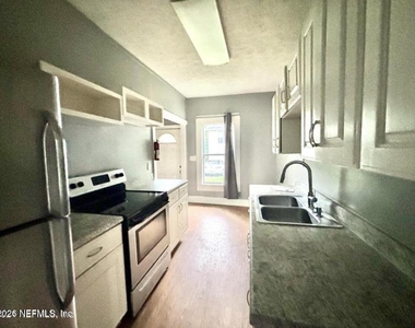 2798 Herschel Street - Photo Thumbnail 6