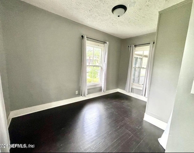 2798 Herschel Street - Photo Thumbnail 11