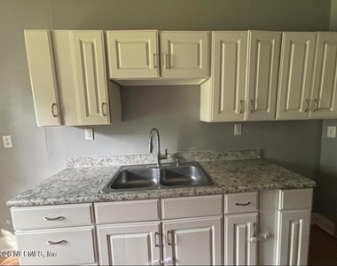 2798 Herschel Street - Photo Thumbnail 8
