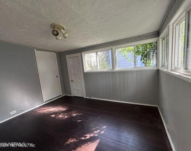 2798 Herschel Street - Photo Thumbnail 14