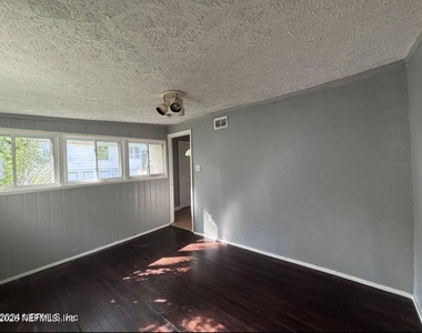 2798 Herschel Street - Photo Thumbnail 16