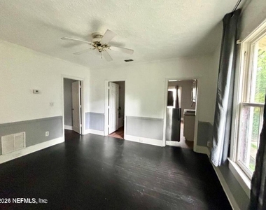 2798 Herschel Street - Photo Thumbnail 5
