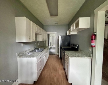 2798 Herschel Street - Photo Thumbnail 7