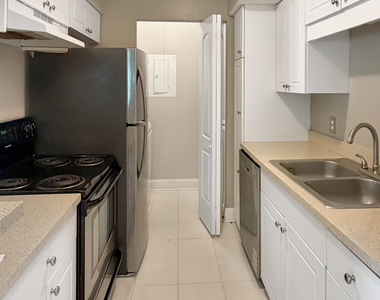 10200 Belle Rive Boulevard - Photo Thumbnail 4
