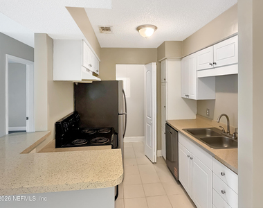 10200 Belle Rive Boulevard - Photo Thumbnail 6