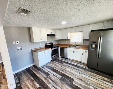 3238 Townsend Boulevard - Photo Thumbnail 5