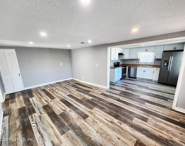 3238 Townsend Boulevard - Photo Thumbnail 3