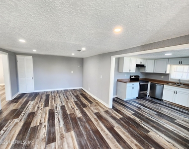3238 Townsend Boulevard - Photo Thumbnail 4