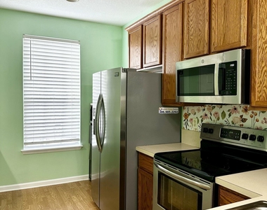 1520 Fieldview Drive - Photo Thumbnail 4
