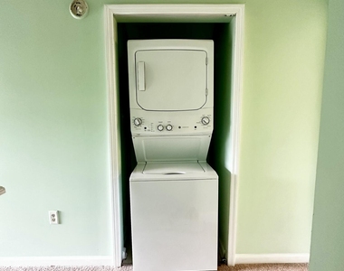 1520 Fieldview Drive - Photo Thumbnail 6
