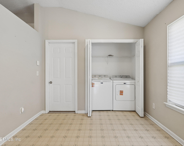 3422 Brahma Bull Court - Photo Thumbnail 14