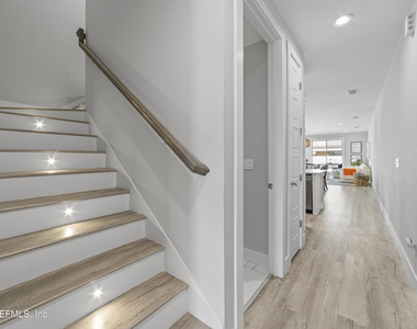 809 7th Avenue S - Photo Thumbnail 1
