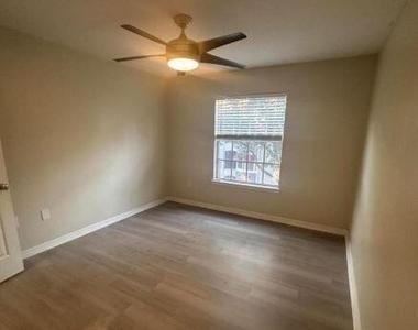 3591 Kernan Boulevard S - Photo Thumbnail 11