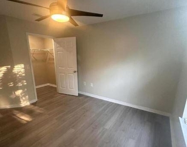 3591 Kernan Boulevard S - Photo Thumbnail 12