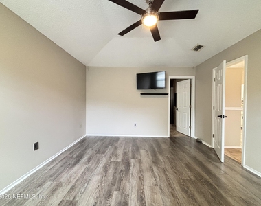 1270 Tahoe Court - Photo Thumbnail 9