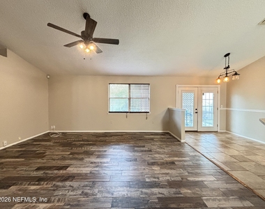 1270 Tahoe Court - Photo Thumbnail 3
