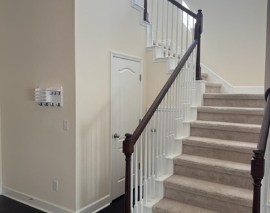 186 Lone Eagle Way - Photo Thumbnail 6