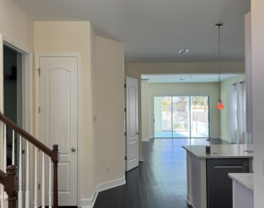 186 Lone Eagle Way - Photo Thumbnail 10