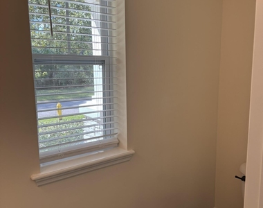 186 Lone Eagle Way - Photo Thumbnail 7