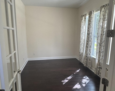 186 Lone Eagle Way - Photo Thumbnail 3