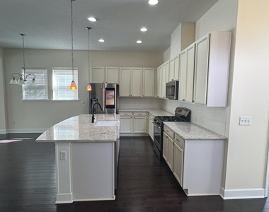 186 Lone Eagle Way - Photo Thumbnail 12