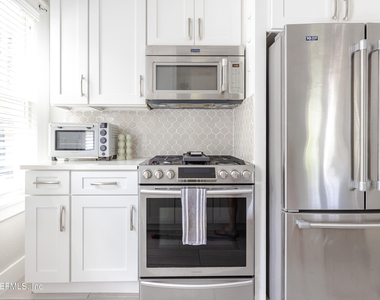 2944 Olga Place - Photo Thumbnail 27
