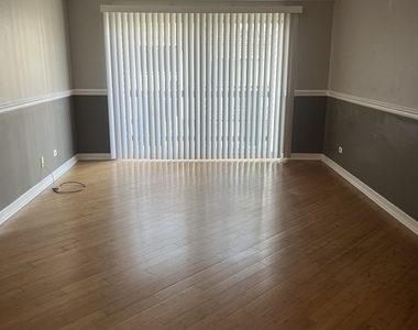 10620 Brooks Lane - Photo Thumbnail 1