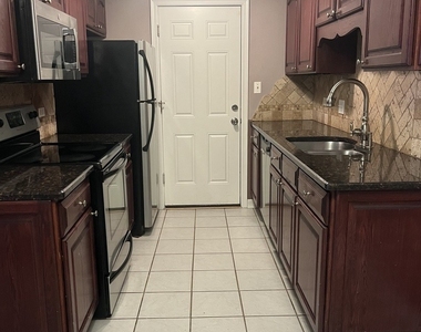 10620 Brooks Lane - Photo Thumbnail 2