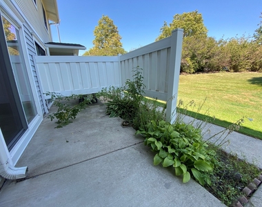 333 Regatta Point - Photo Thumbnail 14