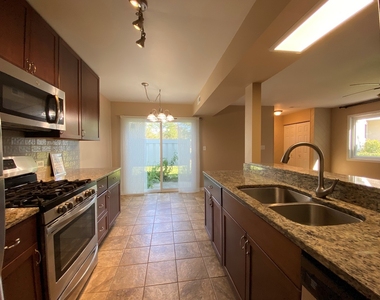333 Regatta Point - Photo Thumbnail 5
