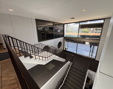 4343 N Clarendon Avenue - Photo Thumbnail 11