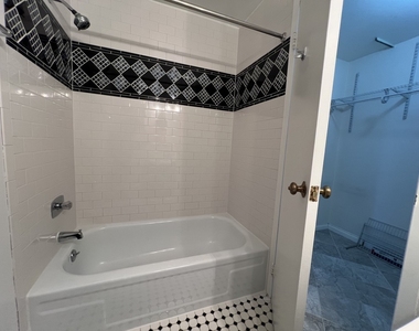 4343 N Clarendon Avenue - Photo Thumbnail 14