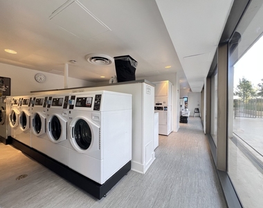 4343 N Clarendon Avenue - Photo Thumbnail 10