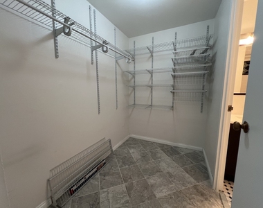 4343 N Clarendon Avenue - Photo Thumbnail 17