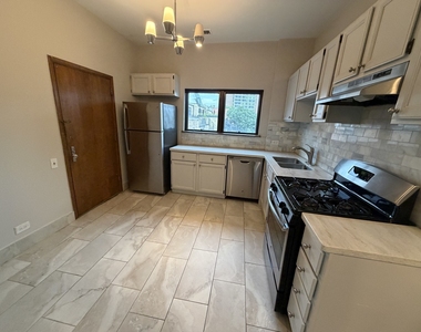 325 W Wisconsin Street - Photo Thumbnail 11