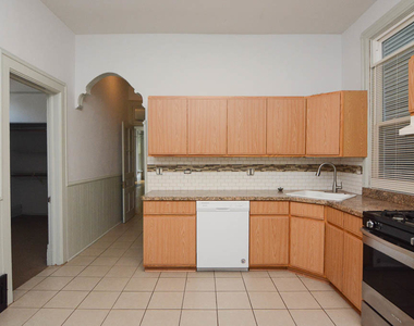 3224 N Racine Avenue - Photo Thumbnail 3