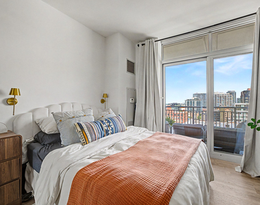 330 W Grand Avenue - Photo Thumbnail 4