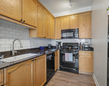 330 W Grand Avenue - Photo Thumbnail 8