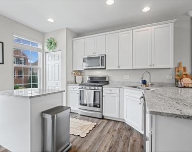 300 Lionel Drive - Photo Thumbnail 5