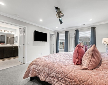 300 Lionel Drive - Photo Thumbnail 13