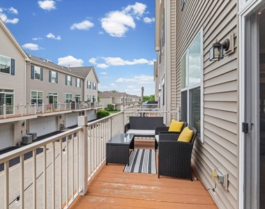 300 Lionel Drive - Photo Thumbnail 8