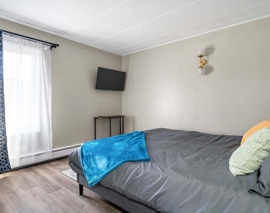 816 W Saint James Street - Photo Thumbnail 16
