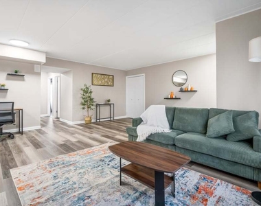 816 W Saint James Street - Photo Thumbnail 1