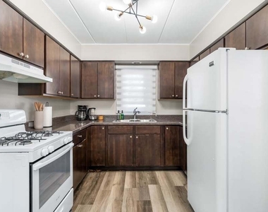 816 W Saint James Street - Photo Thumbnail 8