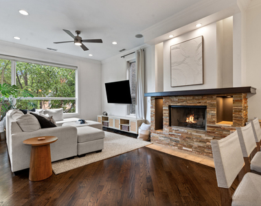 1131 W Addison Street - Photo Thumbnail 1
